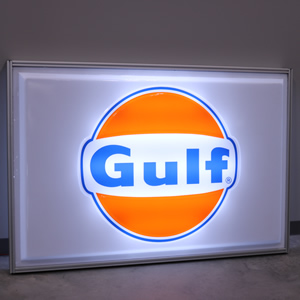 BACKLIT DIPLAY GULF SIGN